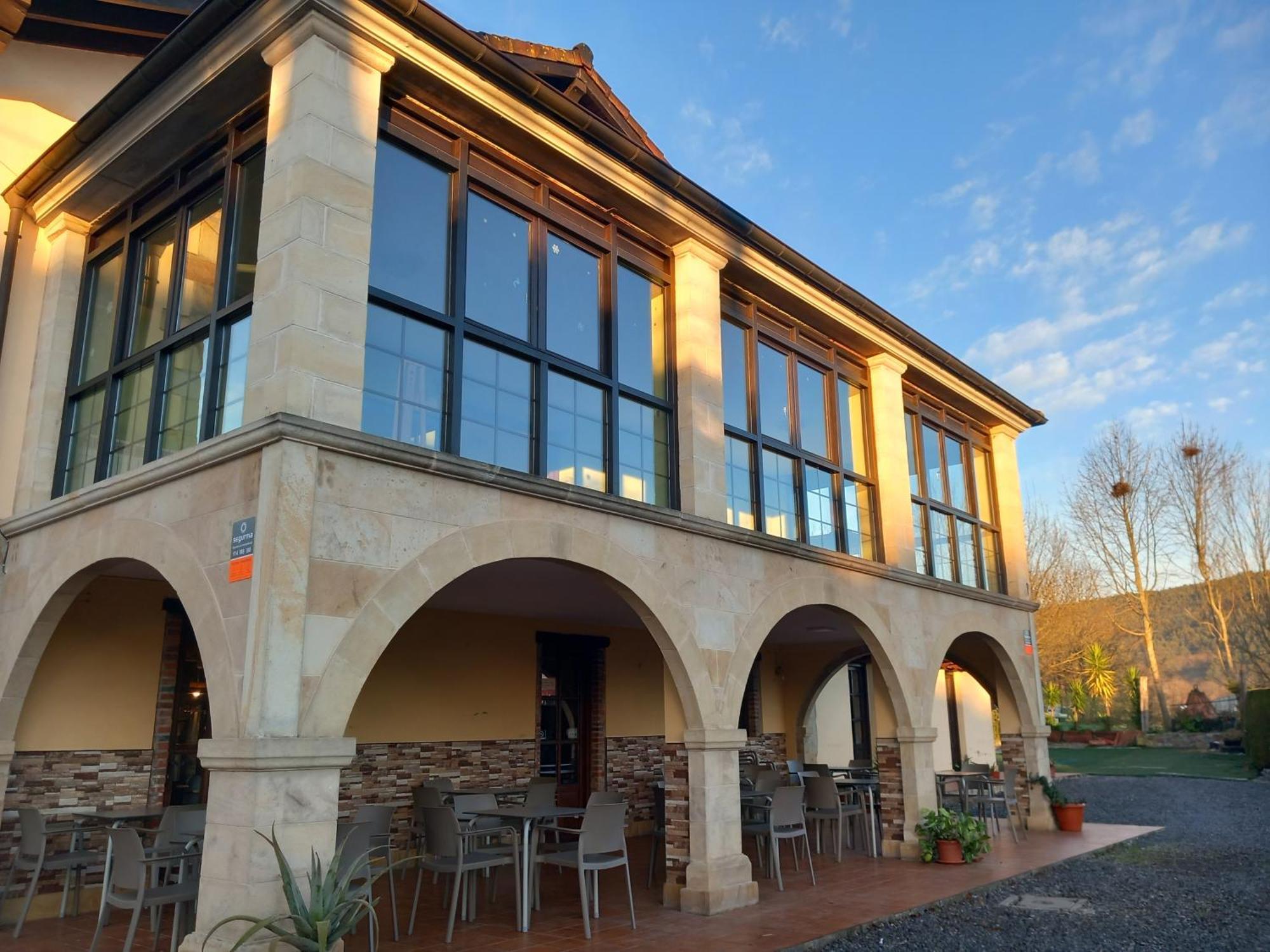 Hosteria Rio Negro Bárcena de Cicero エクステリア 写真